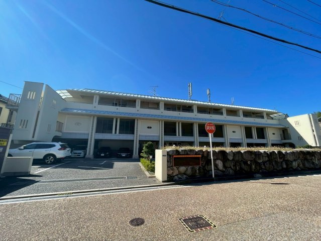 グランドール宝塚の外観|落ち着いた雰囲気の外観です