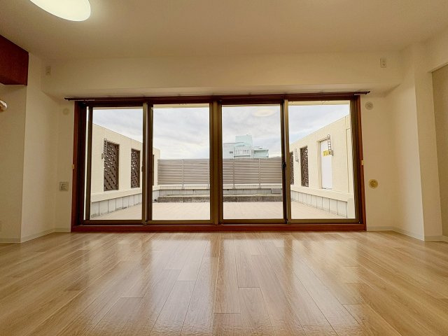 グランドール宝塚の居間・リビング