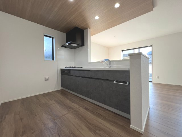 昭島市福島町3丁目　新築戸建全3棟のキッチン|収納たっぷりのシステムキッチン☆