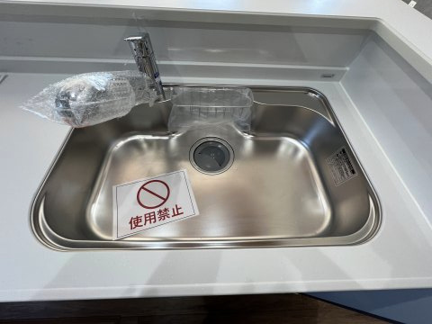 昭島市福島町3丁目　新築戸建全3棟のキッチン|浄水器付きシンク