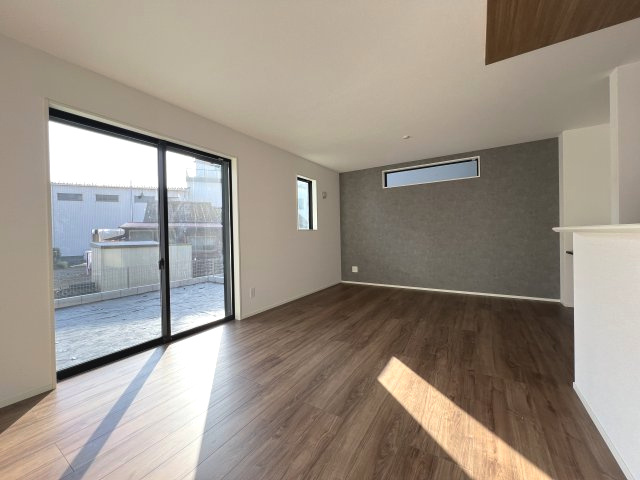 昭島市福島町3丁目　新築戸建全3棟の居間・リビング|太陽の恵みを感じる温もりあふれるリビング☆