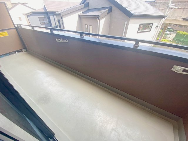 ゼフィール宝塚のバルコニー|暖かな日差しのふりそそぐバルコニー