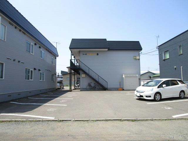 コーポひまわりＢの駐車場