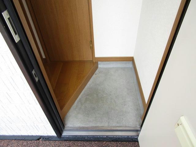 コーポひまわりＢの玄関