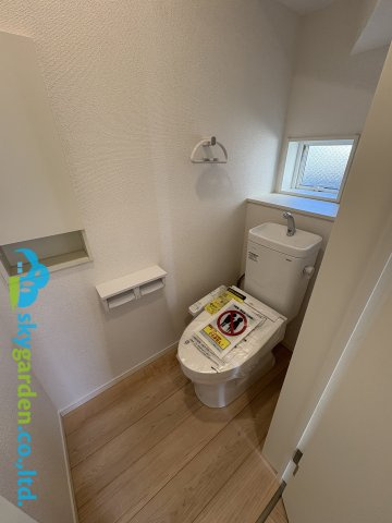 茅ヶ崎市柳島第11　新築戸建　全8棟6号棟のトイレ|落ち着いた色調のトイレです