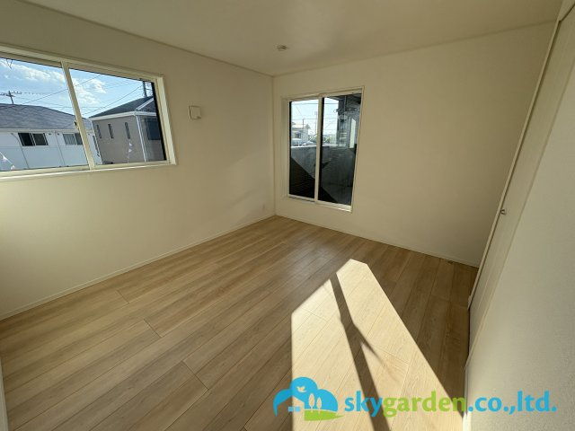 茅ヶ崎市柳島第11　新築戸建　全8棟6号棟の寝室|広くて明るい寝室