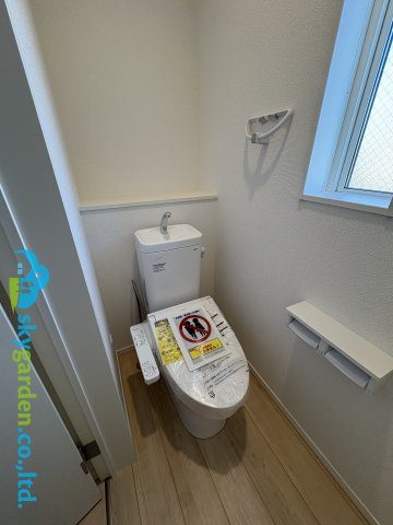 茅ヶ崎市柳島第11　新築戸建　全8棟6号棟のトイレ|2階のトイレ