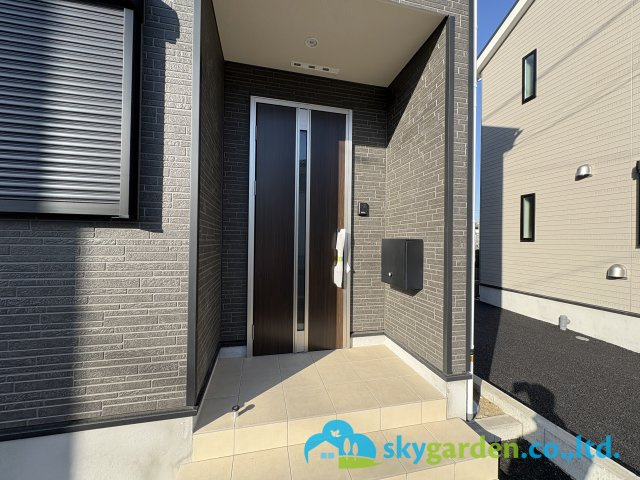 茅ヶ崎市柳島第11　新築戸建　全8棟6号棟の玄関|玄関前の様子