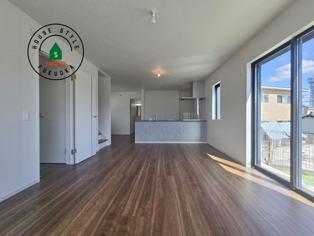 筑紫野市石崎3丁目第1-2棟（2号棟）　の居間・リビング|多くの時間を過すことになるリビングだからこそ、いつも穏やかな空間・解放感が味わえ毎日が充実します。