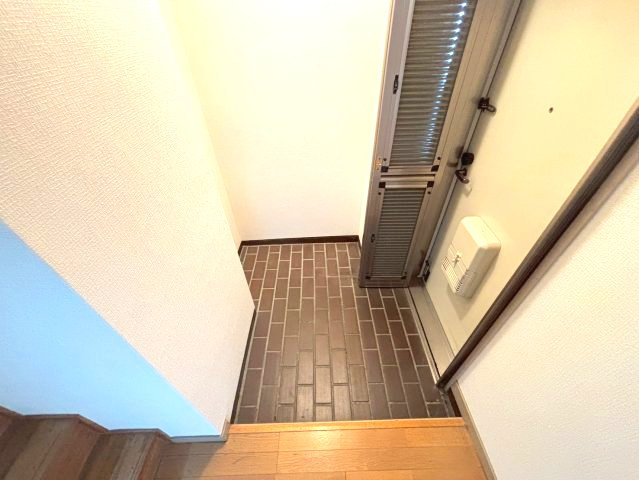 千代田第二住宅5号棟の玄関