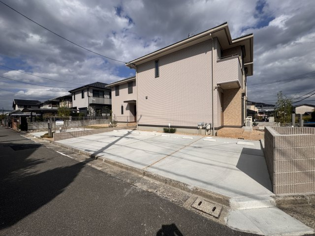 メゾンネクストの駐車場