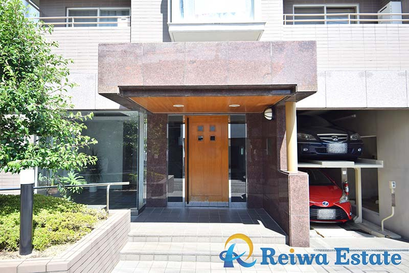 茅ヶ崎・緑が浜シティハウスのエントランス