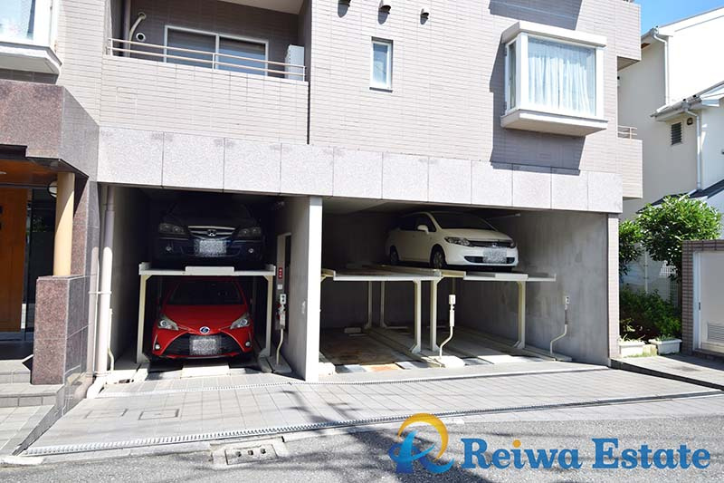 茅ヶ崎・緑が浜シティハウスの駐車場