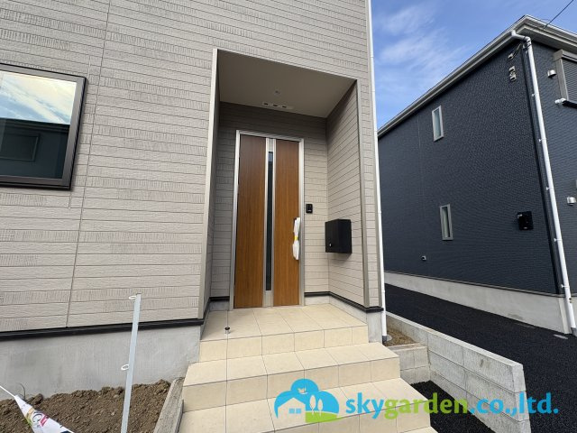 茅ヶ崎市柳島第11　新築戸建　全8棟7号棟の玄関|玄関前の様子