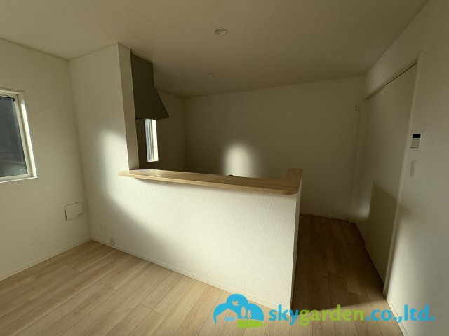 茅ヶ崎市柳島第11　新築戸建　全8棟7号棟の内装|対面キッチン