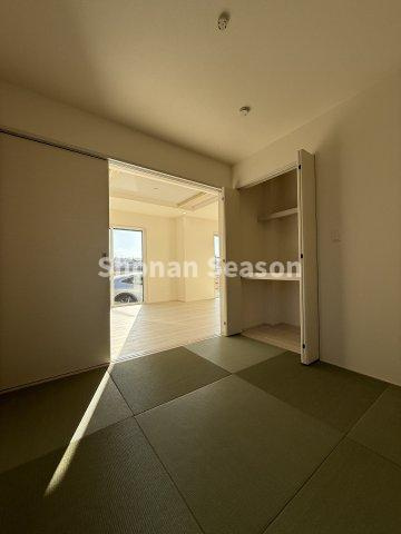 【和室】 | 足を伸ばしたり横になったり、フローリングとは異なるテイストが楽しめる畳の和室◎