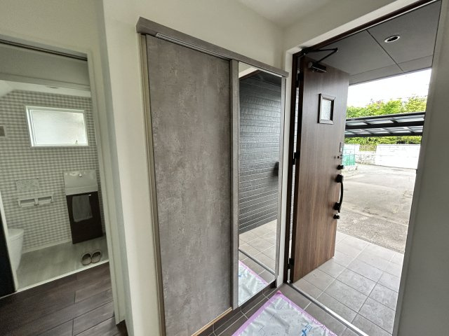 東田1丁目　中古戸建の玄関