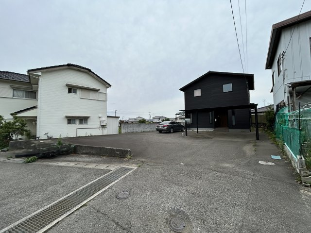 東田1丁目　中古戸建の駐車場