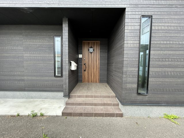 東田1丁目　中古戸建の玄関