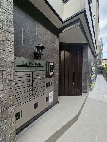 豊中市宝山町のアパートのエントランス