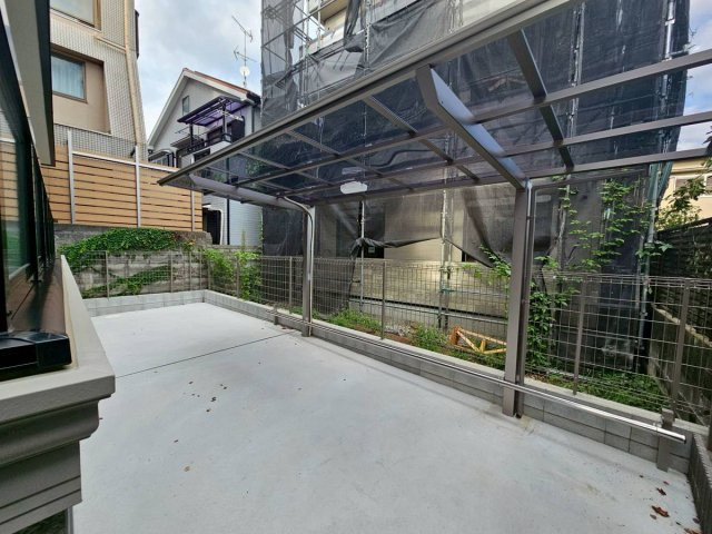 豊中市宝山町のアパートの駐車場