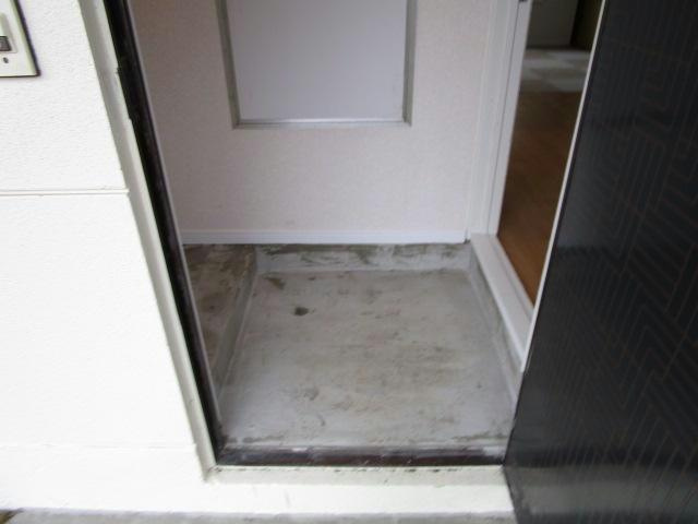 コーポラスミミの玄関