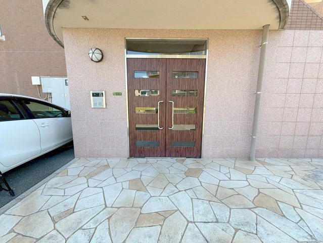 プレジェーネ　北江口のエントランス