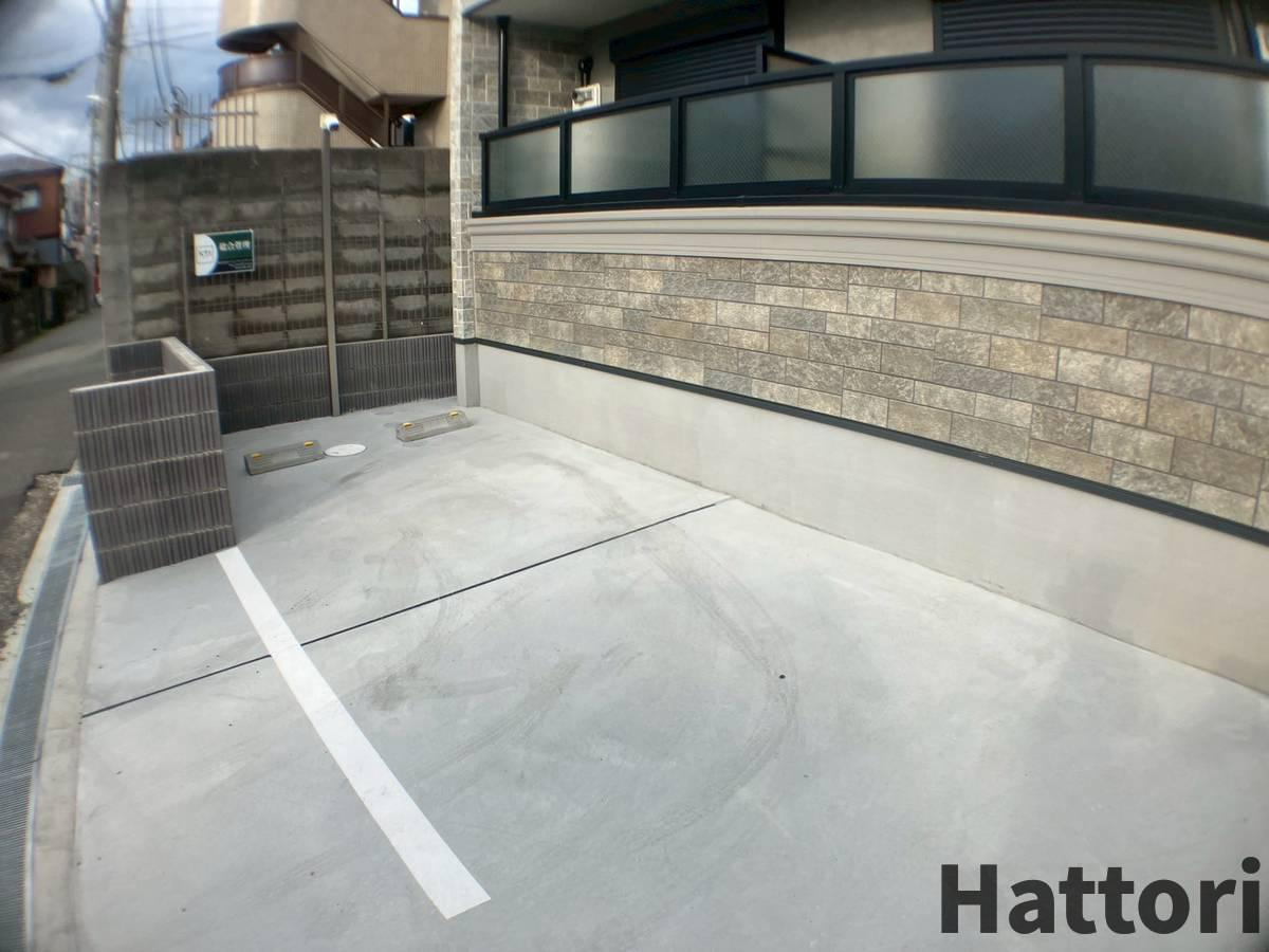 豊中市宝山町のアパートの駐車場