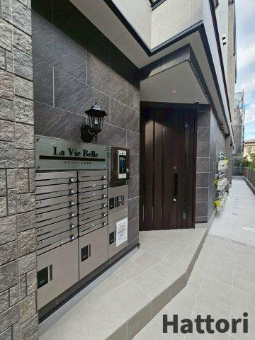 豊中市宝山町のアパートのエントランス