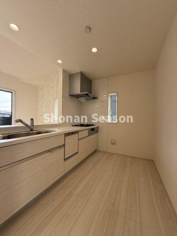 【キッチン】 | リビング全体を見渡せる対面キッチン◎
食洗機を搭載し、食後の家事負担が軽減できますよ。