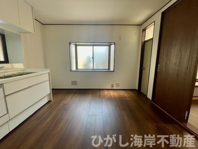 平塚市札場町　中古戸建の居間・リビング|新規リフォーム完了！　6帖　DK