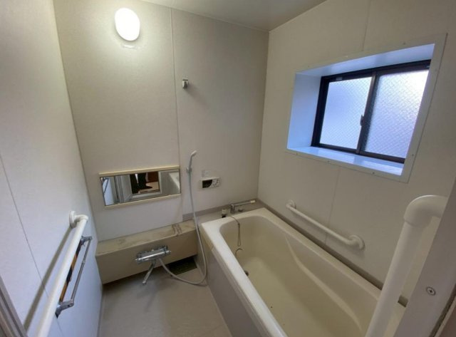 摂津市鳥飼西4丁目　店舗付住宅の浴室