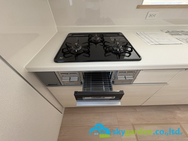 茅ヶ崎市柳島第11　新築戸建　全8棟8号棟のキッチン|ガスコンロ・グリル