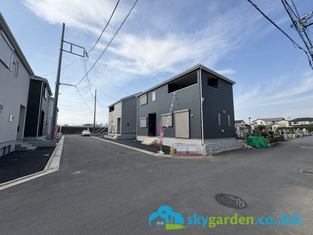 茅ヶ崎市柳島第11　新築戸建　全8棟8号棟の前面道路含む現地写真|東南角地で日照・開放感良好