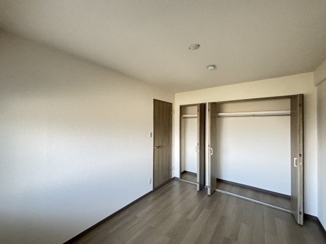 サーパス沼田の洋室