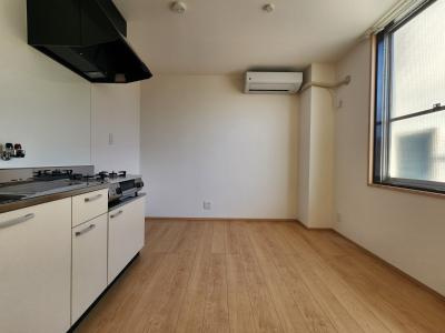 ツカサビルの居間・リビング|洋室