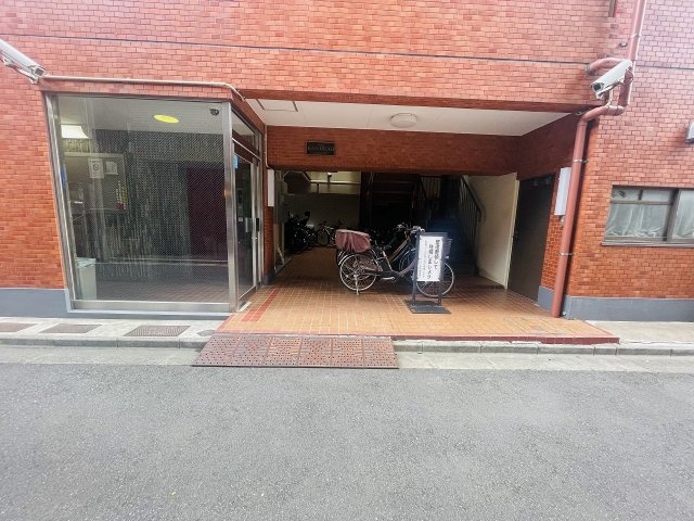 ルーブルかな杉のエントランス