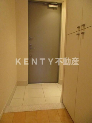 【玄関】 | アビティ目黒 | 明るい玄関です