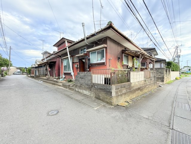 石岡市北府中二丁目中古住宅の前面道路含む現地写真