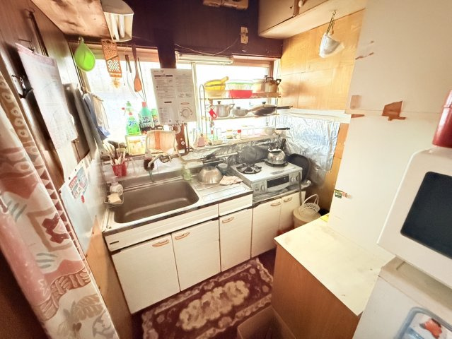 石岡市北府中二丁目中古住宅のキッチン
