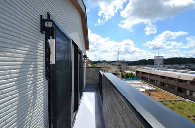 【外観：施工例】 | グランエクセラ港北/小机町 | 小机町７号棟　※外壁の色・形状は棟ごとに違います。