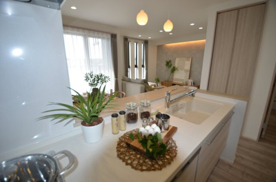 【キッチン】 | グランエクセラ港北/小机町 | 小机町７号棟DK　※間取り・クロス、フローリング、建具等の配色は棟ごとに違います。