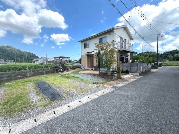 茂原市立木　中古戸建の前面道路含む現地写真|平成20年7月築3LDK 太陽光発電 オール電化 敷地約68坪 車3台可 田園風景が広がる閑静な環境
