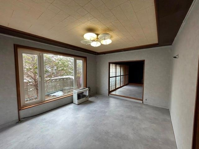 桜ヶ岡7-24-4貸家の居間・リビング