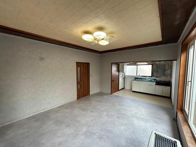 桜ヶ岡7-24-4貸家の居間・リビング