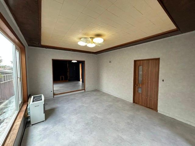 桜ヶ岡7-24-4貸家の居間・リビング