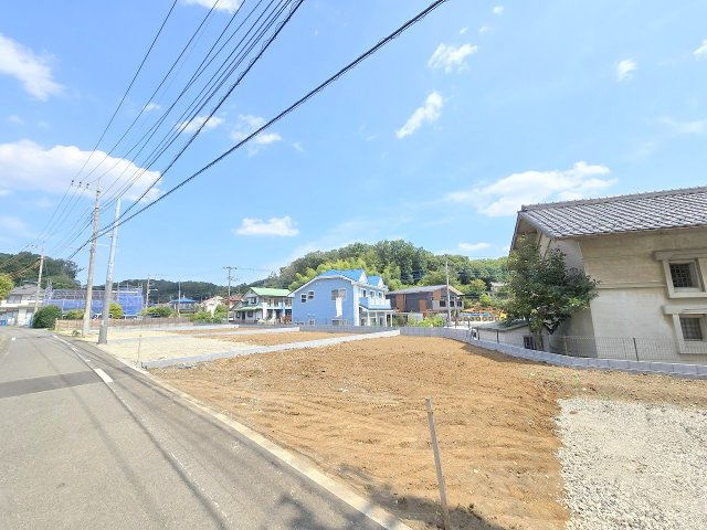 瑞穂町箱根ヶ崎　売地全４区画の前面道路含む現地写真