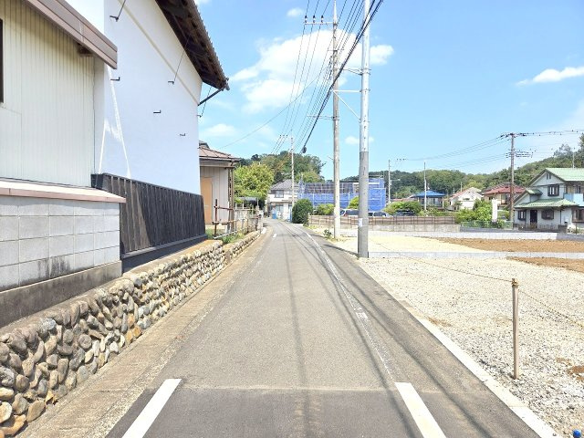 瑞穂町箱根ヶ崎　売地全４区画の前面道路含む現地写真