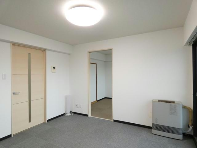 三共ユタカビルの居間・リビング