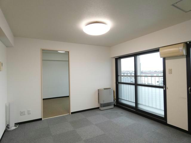 三共ユタカビルの居間・リビング